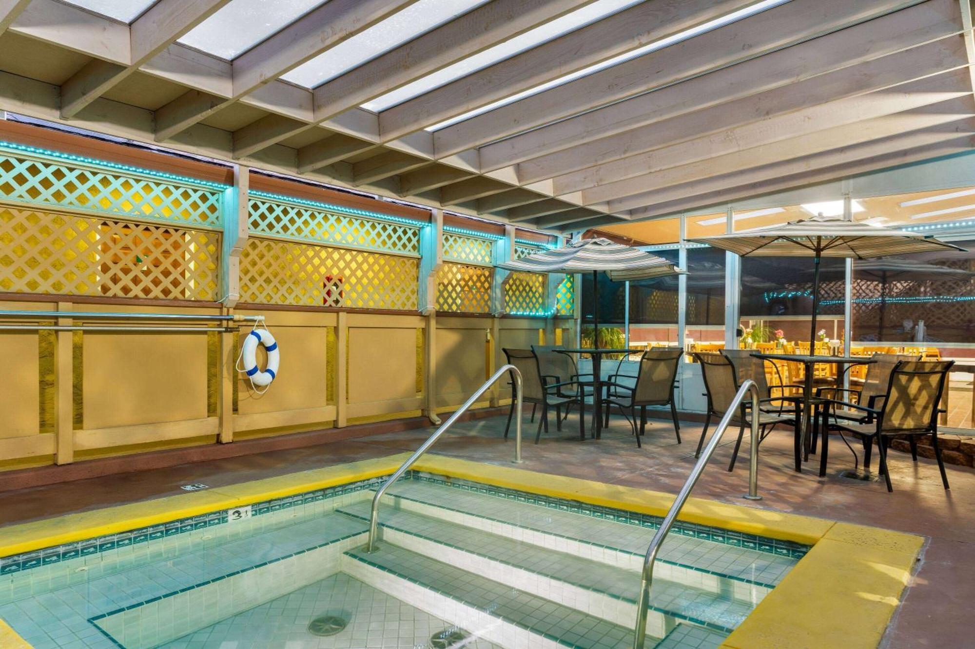 Howard Johnson By Wyndham Santa Cruz Beach Boardwalk Ngoại thất bức ảnh